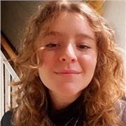 Como estudiante de Biología puedo enseñar asignaturas de toda la rama de ciencias, ya sea Matemáticas, Física, Química o Biología. Además también domingo bien Lengua e Inglés, tengo un título de B2